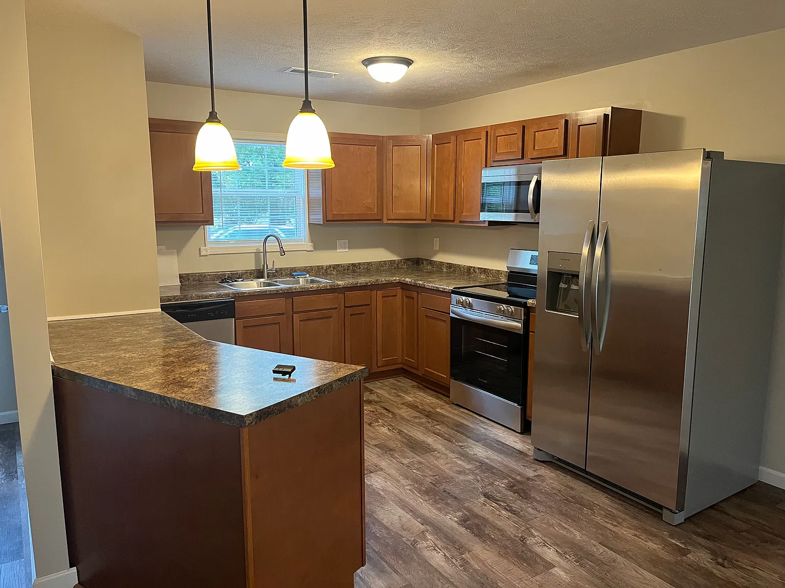 3 bed, 1500 sqft, $1,600 — Photo 3
