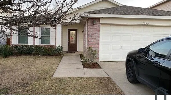 1049 Silver Spur Ln