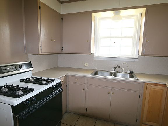 4th image of 204 Rosewood Dr