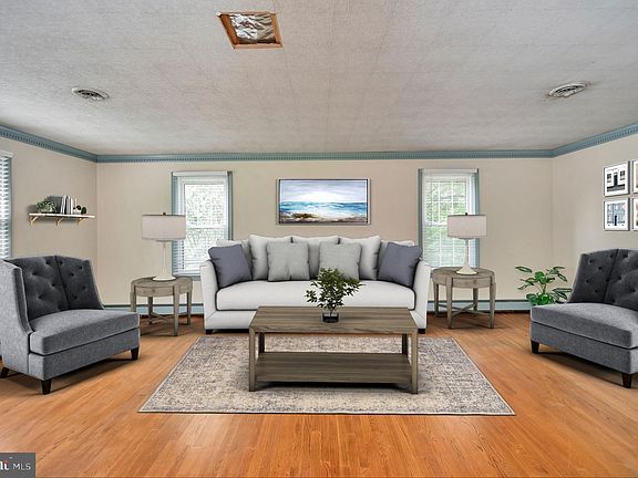 2nd image of 109 Gordon St
