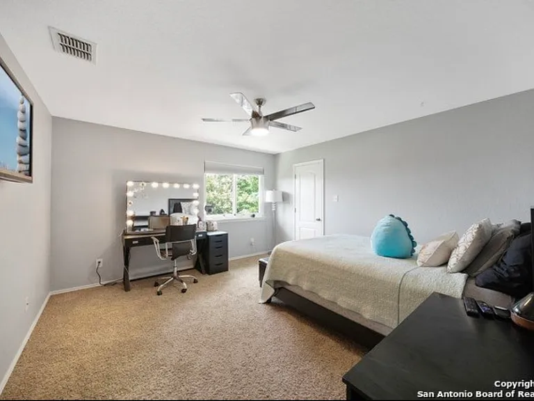 10415 Shire Country — Photo 28