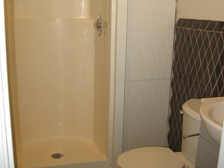 1425 1/2 E Concord St — Photo 10