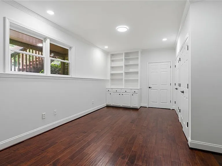 730 Rose Creek Cir — Photo 45