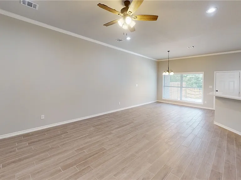 4015 Golden Eagle Dr #B — Photo 10