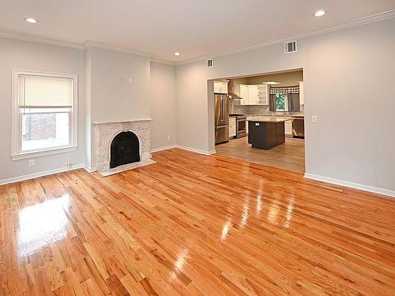 Living Room w/fireplace