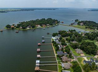 385 Saint Andrews Dr, Mabank, TX 75156
