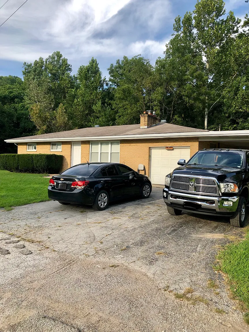 121 Spring Valley Dr photo 1