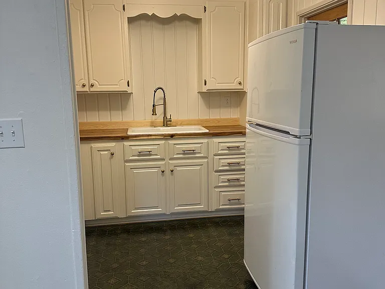 1301 S Park Ave — Photo 2