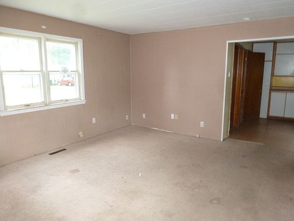 3rd image of 215 N 2nd St