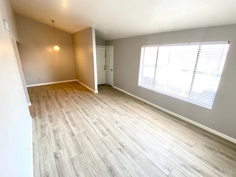 1402 E Guadalupe Rd #225 — Photo 4
