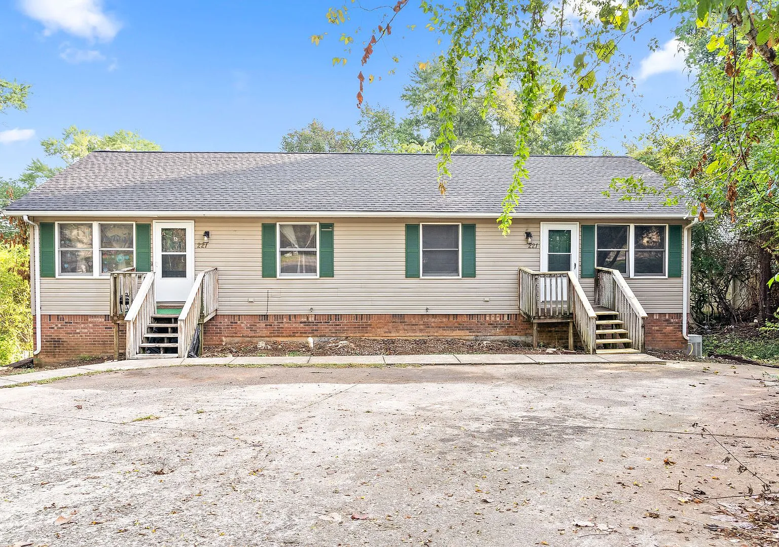 Park Ln - 221 — Photo 1
