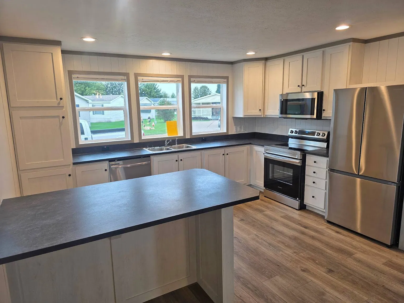 3 bed, 2.0 bath, 1140 sqft, $1,295 — Photo 1