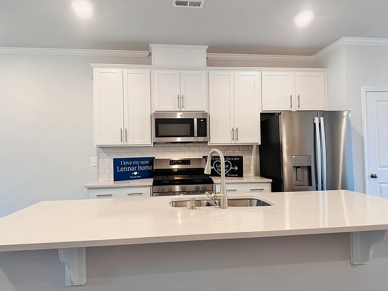 323 Deercroft Dr — Photo 4