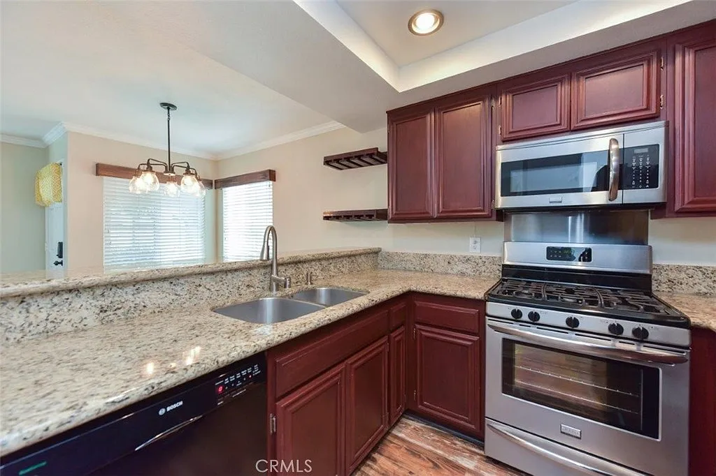 2 bed, 2.5 bath, 1372 sqft, $4,000 — Photo 4