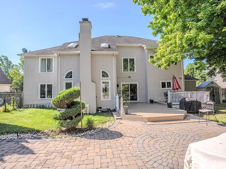 61 Amherst Way — Photo 53