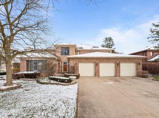 2753 Charlie Ct, Glenview, IL 60026