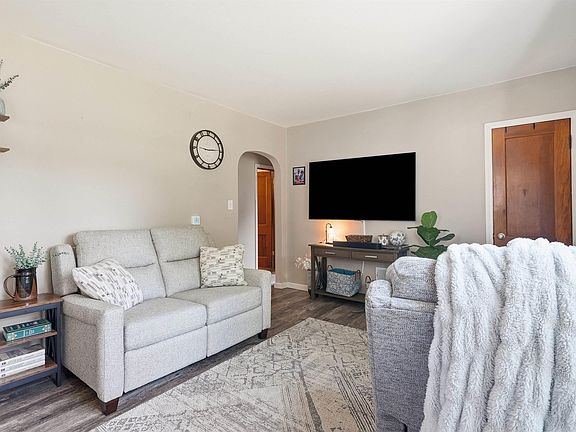 4th image of 1902 Pin Oak Dr