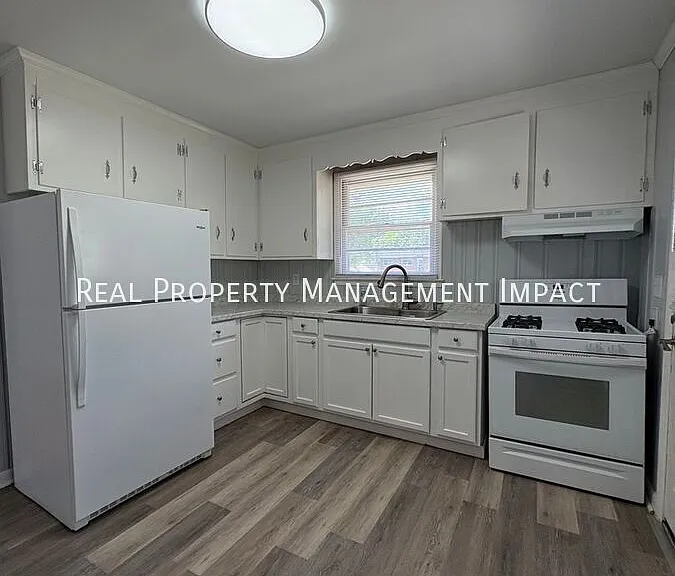 906 Springdale Dr — Photo 9