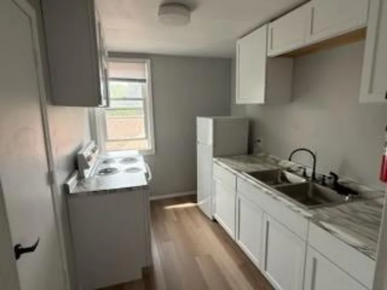 5036 S 92nd St — Photo 2