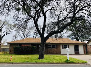 116 Oakhurst Dr, Hurst, TX 76053