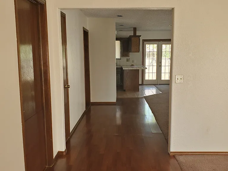 8325 NW 111th St — Photo 2