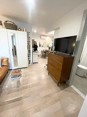 Rented by Delmark Realty LLC | media 34