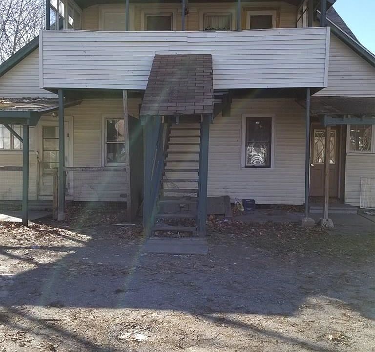 2nd image of 1208 Hall St