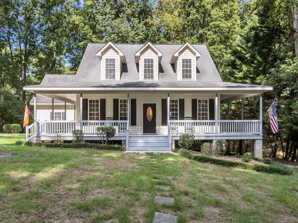 411 Meadows Ln, Townville, SC 29689