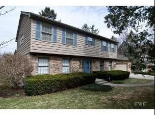 1020 Gracewood Dr, Libertyville, IL 60048