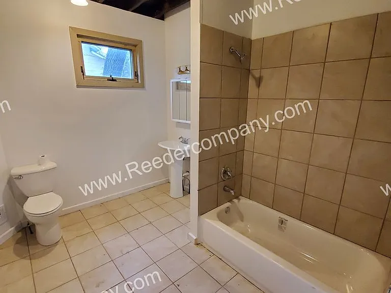 283 N Hamilton St — Photo 4