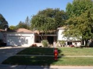 2333 Topaz Dr, Troy, MI