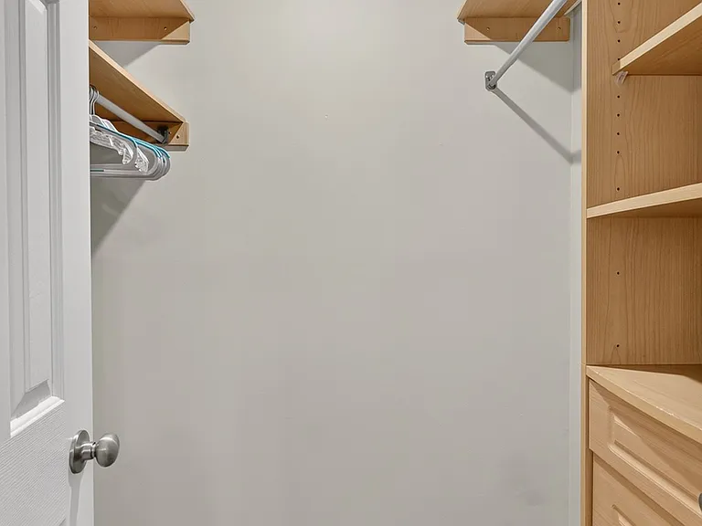 131 Carriage Ct — Photo 10
