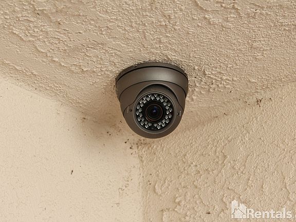 3rd image of 15276 Mariposa Ave