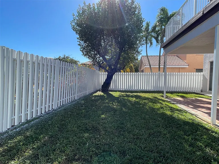 3375 SW 181st Ter — Photo 36
