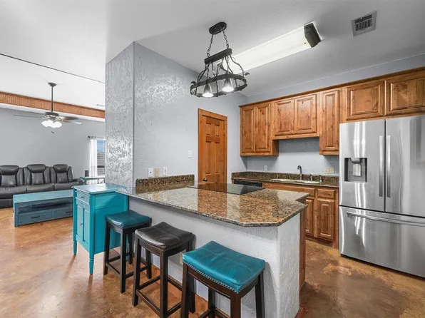 385 Trojacek Rd, Ennis, TX 75119