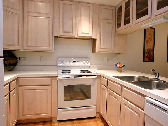 2nd image of 2416 Emerald Ct #103