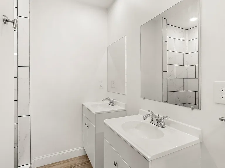 239 E Bledsoe St — Photo 33