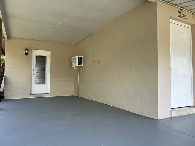 2210 N 57th Ave — Photo 17