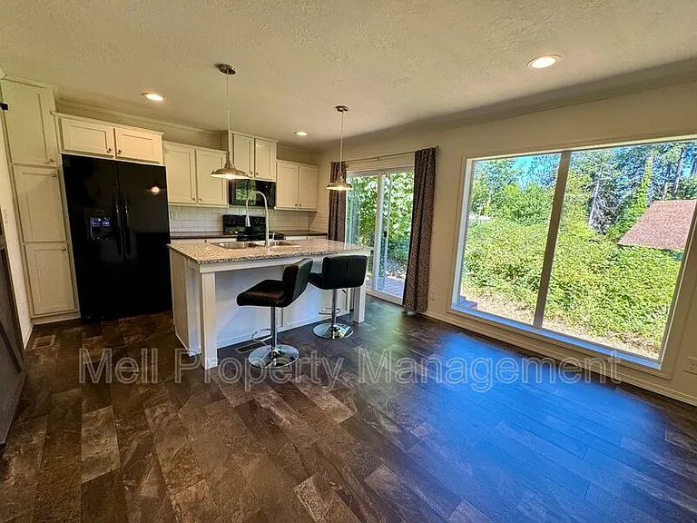 191 E Parkway Blvd — Photo 5