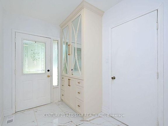 3rd image of 99 Boyne Cres