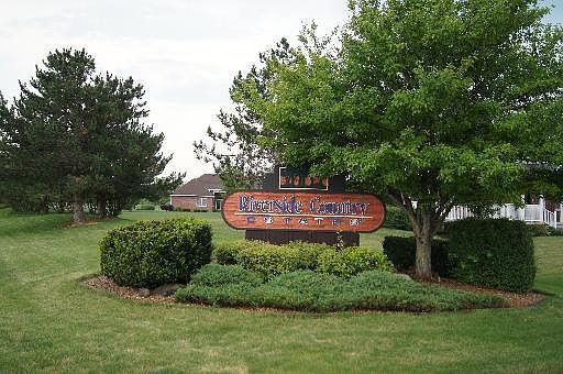 1st image of 1009 Country Ln