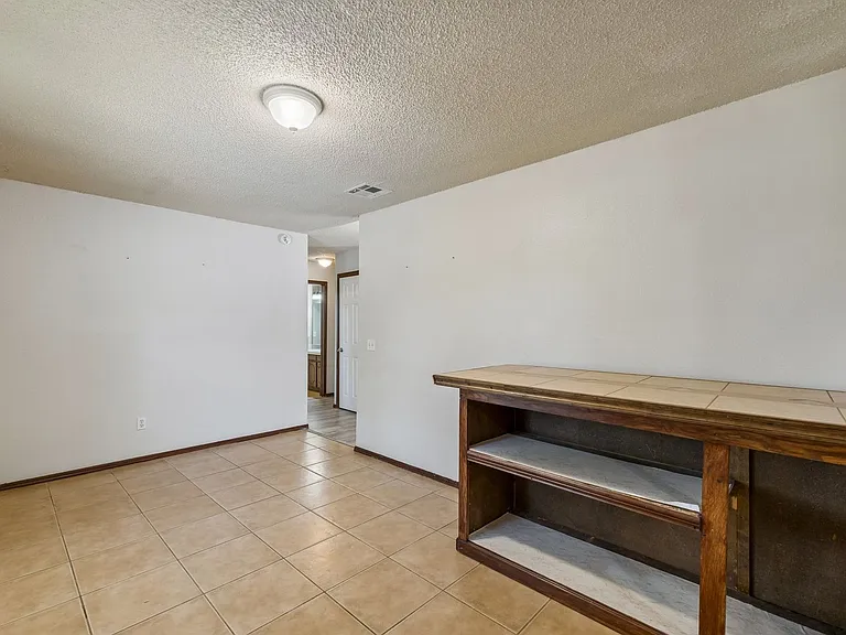 3401 E Noble Dr — Photo 8