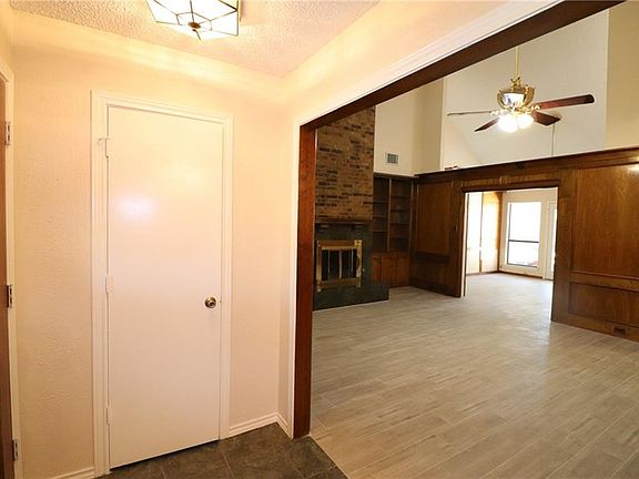 3rd image of 2606 Meadowridge Dr