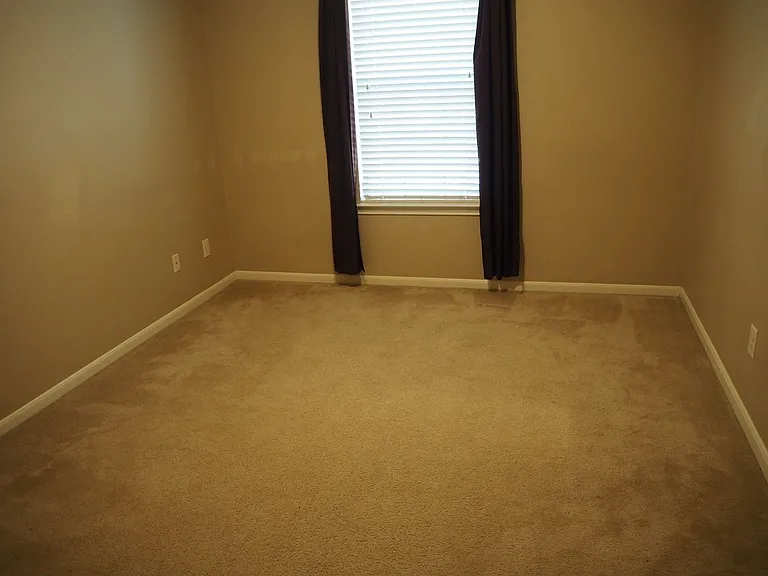28607 Green Hedge Dr — Photo 35