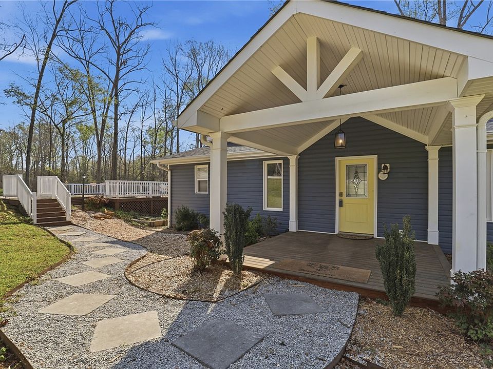 1st image of 327 Pine Dr