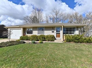 6044 Oakwood Ln W, Greendale, WI 53129
