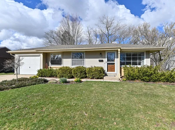 6044 Oakwood LANE WEST West, Greendale, WI 53129