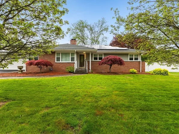 216 Hinchey Ln, Somerset, MA 02726