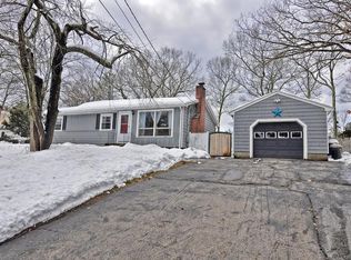 15 Oakview Cir, Medway, MA 02053