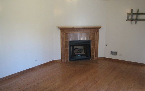 4th image of 413 Stoney Island Ave